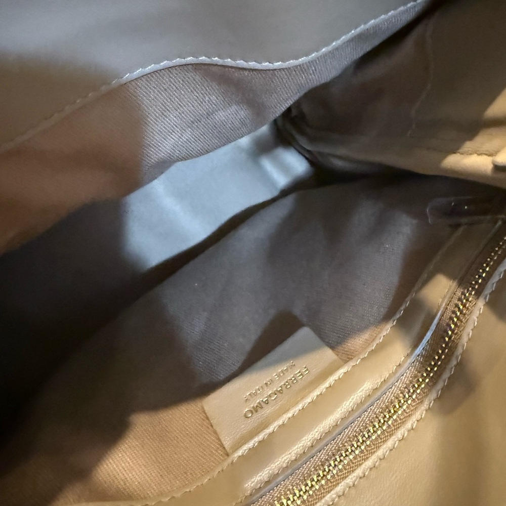Salvatore Ferragamo Beige Tote Bag - Picture 4 of 10